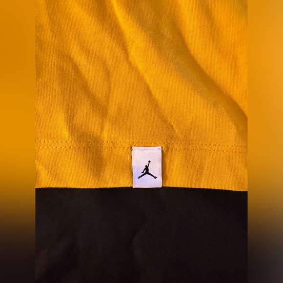 MEN'S JORDAN FLIGHT ESSENTIALS ARCH GRAPHIC T-SHIRT - Picture 3 of 7